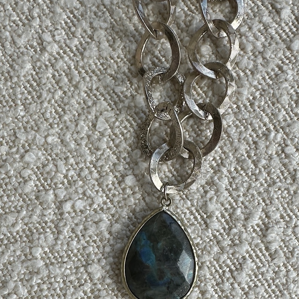 Elegant Silver Chain Necklace with green Pendant